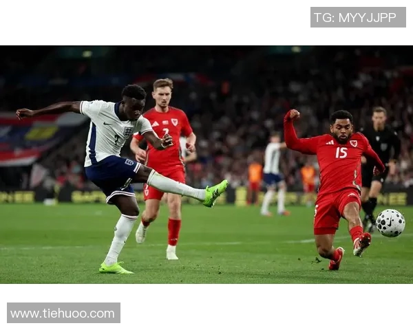 国外足球明星热身训练展现控球技巧与团队配合的精彩瞬间